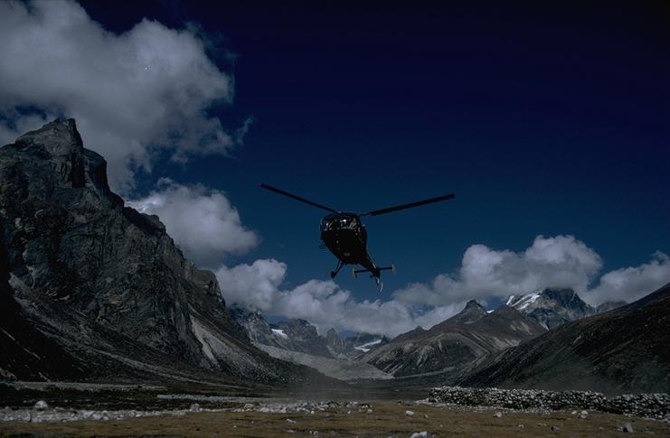 Evacuation helicopter at Pheriche (a)