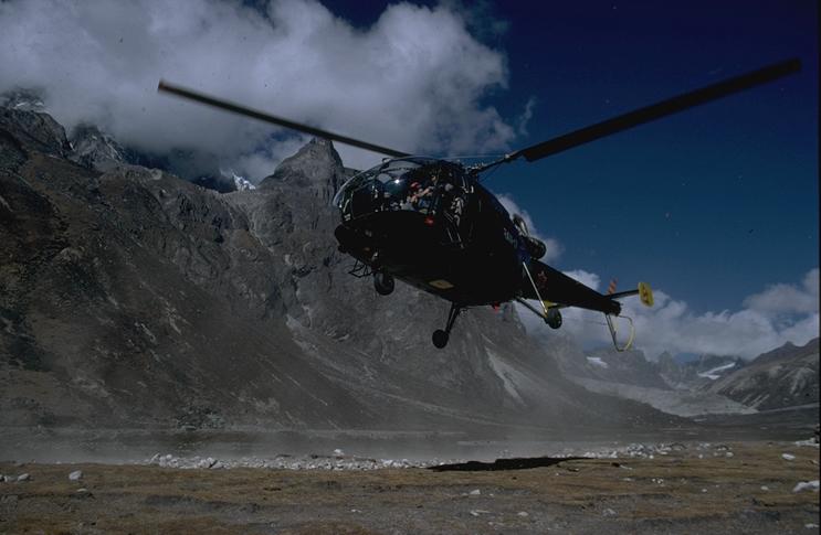 Evacuation helicopter at Pheriche (c) 