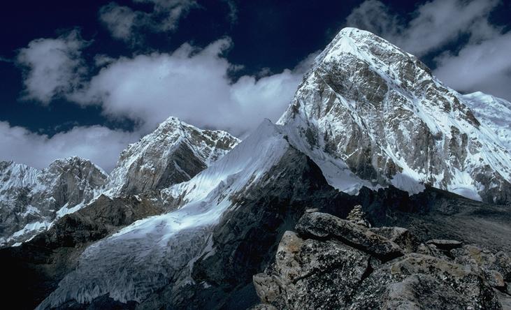 Pumori and other peaks in Everest cirque